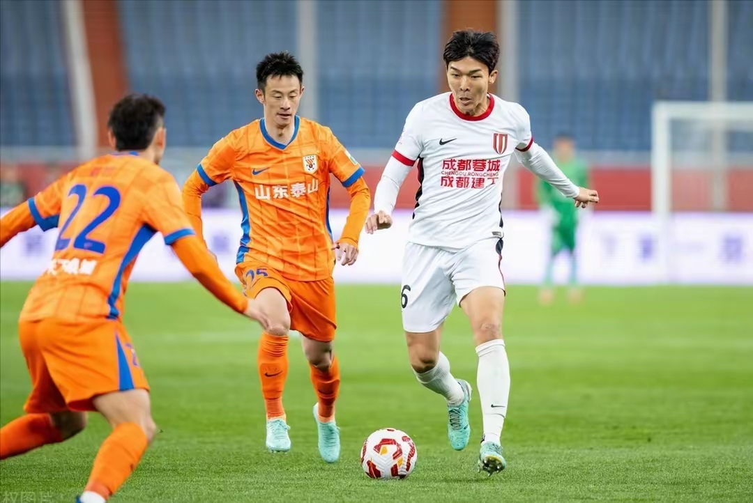 包含中超转会期再迎强敌；浙江稠州外线爆发；主帅态度——底气十足；训练强度明显提升的词条