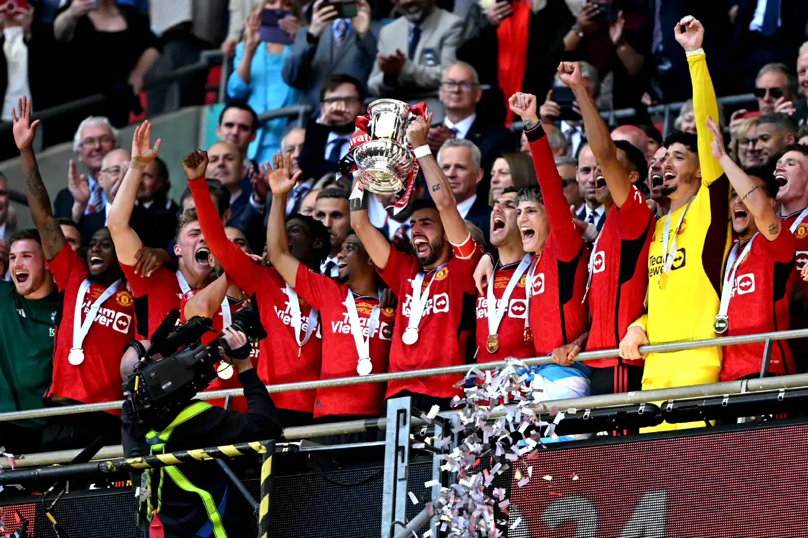 勒沃库森内部会议纪要流出：加时末段强势反弹，足总杯使命明确，年轻球员得到机会的简单介绍