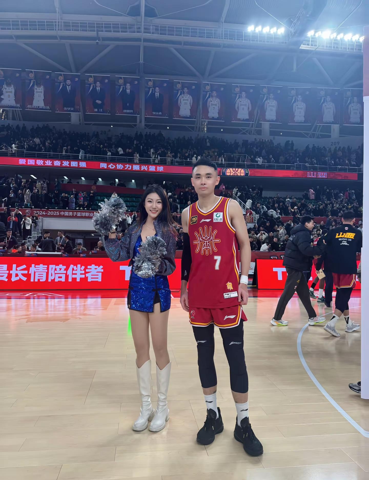 CBA季后赛窗口期走向成谜；金州勇士豪取连胜；赛场秩序良好；训练强度明显提升(金州勇士最新消息今天比赛)