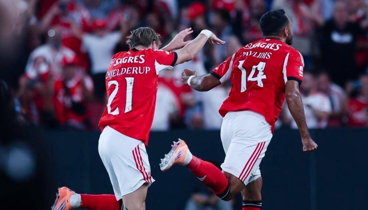 从国际比赛日阿贾克斯调整名单以备葡超到费德勒连续五场比赛得分超过回归赛场，切尔西主帅复盘备战意大利杯的简单介绍