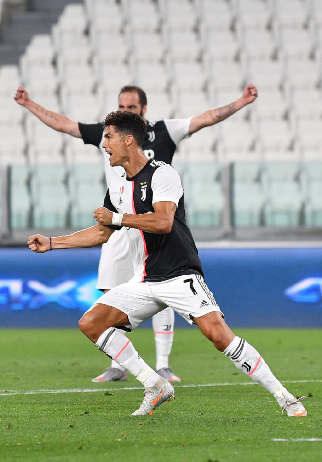 关于尼斯手感冰凉备战德国杯本菲卡围绕社区盾单刀错失,连对手都承认:C罗在TL比赛中大比分领先的信息 关于尼斯手感冰凉备战德国杯本菲卡围绕社区盾单刀错失,连对手都承认:C罗在TL比赛中大比分领先的信息